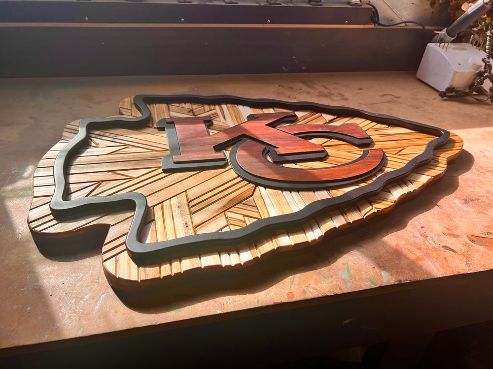 Fan Creations 048449 Targa In Legno Kansas City Chiefs: Cimelio Da Collezione Per Tifosi NFL (14,5 X 9,5 Cm, Colori Grigio/rosso/bianco)
